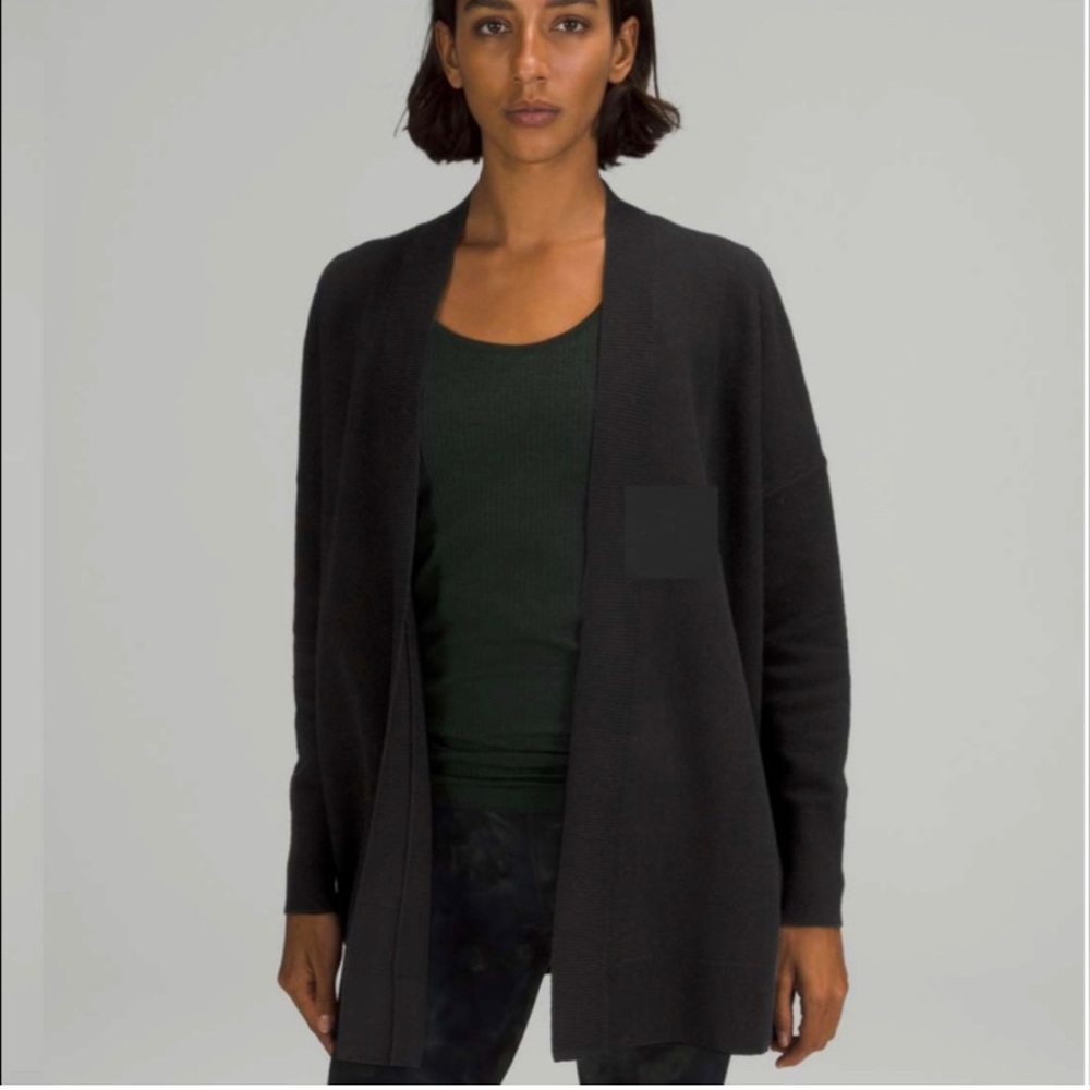 Lululemon Merino Wool Honeycomb Wrap
Black